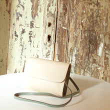 Load image into Gallery viewer, CLUTCH