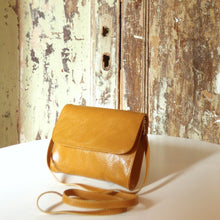 Load image into Gallery viewer, CLUTCH