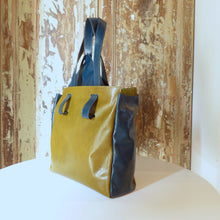 Load image into Gallery viewer, SCARF SHOPPER